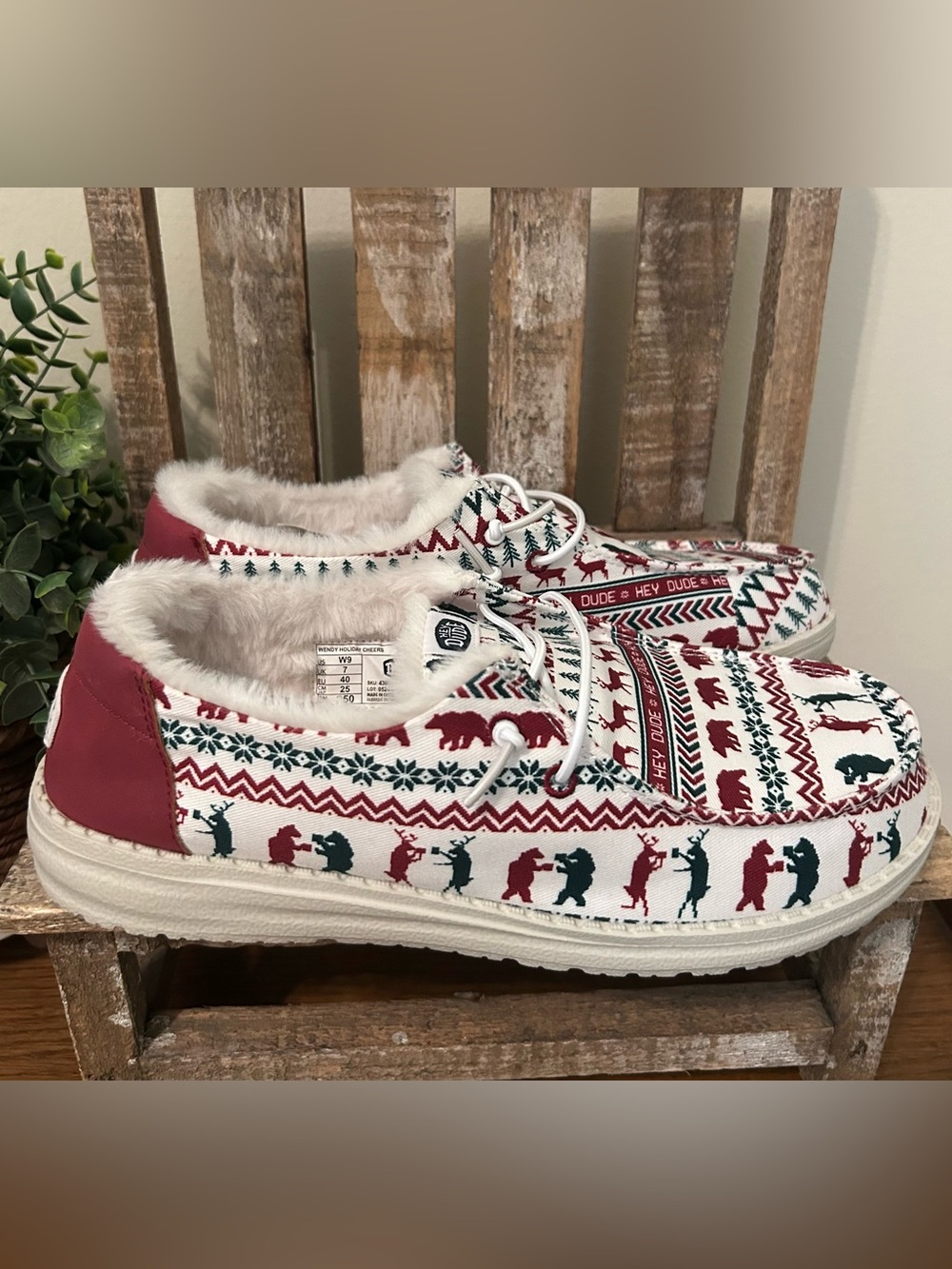 Hey Dude Wendy Holiday Cheers Christmas Womens Size 9 Shoes Fur Lined NWOT